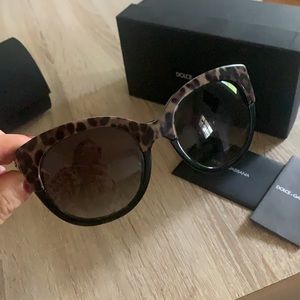 Dolce & Gabbana Sunglasses w/ Case 🕶